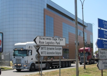 Превозвачи блокираха кръговото на Дунав мост заради тол системата /ВИДЕО/