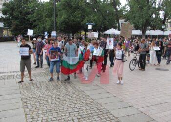 Русенци: Кампанията ни е „Да изчистим България от мутри“ /ВИДЕО/