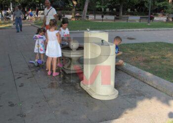 И новата чешмичка край хотел „Дунав“ няма късмет, крадат й частите