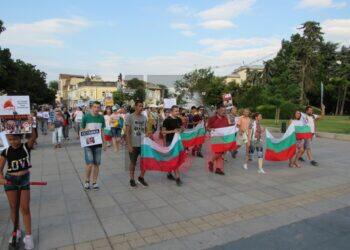 Протестиращите в Русе: Има нужда от ремонт на цялата държава /ВИДЕО/