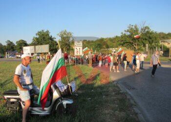 Протестиращите на Дунав мост: Да извоюваме свободата , България страда /ВИДЕО/