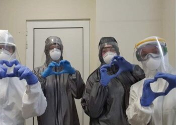След 25 дни борба: 82-годишна жена бе излекувана от COVID-19 в “Медика”