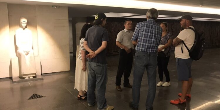 Пенчо Милков иска мерки срещу вандалите за Пантеона и паметника на Левски