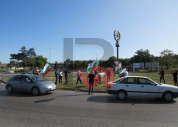 Осем автомобила и майка с инвалидна количка блокираха Дунав мост /ВИДЕО/