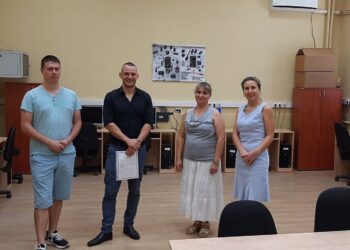 Добрият пример: Бивши възпитаници на МГ „Баба Тонка“ дариха компютри
