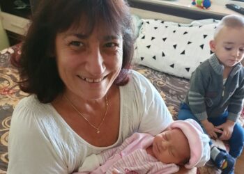 Зов за помощ: Евелина от Русе се бори с тежка диагноза, търси лечение в чужбина