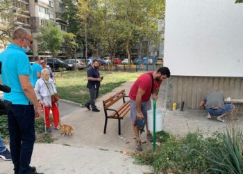 ГЕРБ дари на русенци още 20 нови пейки и 35 кошчета в кварталите