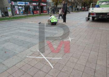 Започна традиционният есенен ремонт на плочките на площада в Русе