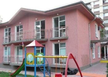 Трима ученици и 3-годишно дете от Русе са сред новите 55 случая