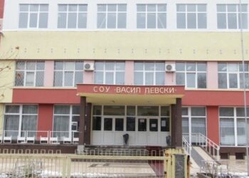 Кметът уволни медицинския работник от СУ „Васил Левски“, изгонил дете без маска