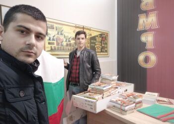 За Деня на будителите: Младежите от ВМРО-Русе дариха книги на читалищата