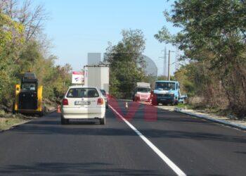 След третия слой асфалт поставят мантинели и маркировка на Русе-Бяла