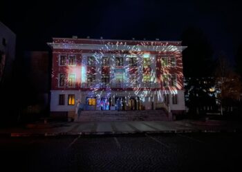 Бяла подари красив коледен спектакъл със зрелищен 3D мапинг /ВИДЕО/