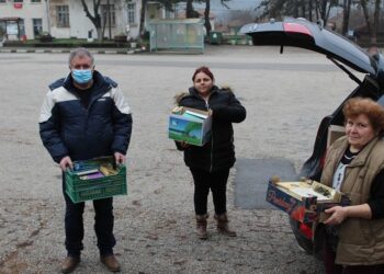 Областната управа с щедър жест към селска читалищна библиотека