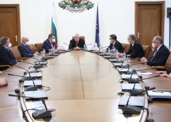 В България ще се влиза с PCR тест, отварят залите за фитнес, танци и МОЛ-ове