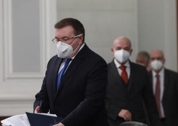 Здравният министър предлага: Още три месеца да се удължи обстановката