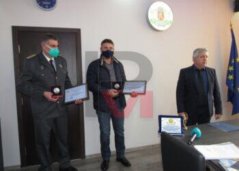Борово направи своя герой почетен гражданин, награди за пожарна и полиция /ВИДЕО/