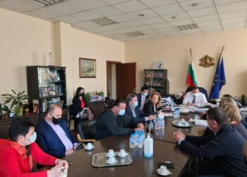 От 1 март: Ресторантите ще работят до 23 часа, разрешават екскурзиите у нас