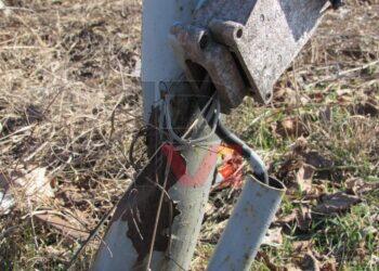 Опасна улична лампа тревожи хората от кв. „Дружба 3“ /ВИДЕО/