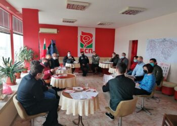 Кандидати от листата на коалиция “БСП за България” в Русе се срещнаха с жители на квартал “Здравец”