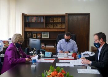 По-високи начални и месечни заплати договориха за здравните и социалните работници в Община Русе