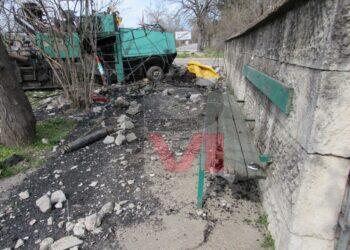 Инцидент с машина за полагане на асфалт изпрати двама души в болница /ВИДЕО/