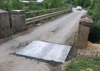 Автомобили се удариха на моста в Средна кула, пострадаха трима