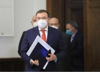 От понеделник: Затварят училища, заведения, културни институти в цялата страна