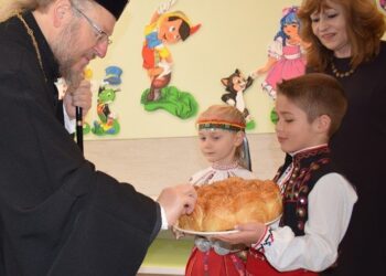 Митрополит Наум гостува на децата от ДГ „Пинокио“ в Русе