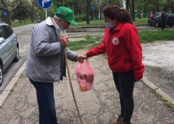 БЧК-Русе раздаде хранителни пакети на бездомни и скитащи