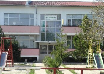 „Каолин“ дарява детска площадка на ДГ „Здравец“ в Глоджево