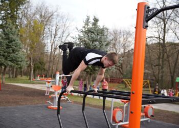 В Бяла откриха модерна площадка за стрийт фитнес