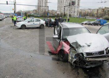 Тир помля два автомобила на кръстовището в „Дружба“ в Русе /ВИДЕО/