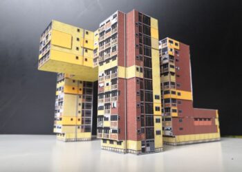 Русенски дизайнер показва макети на панелни блокове като изкуство