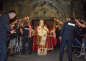 Русе посрещна Възкресение Христово в полунощ /СНИМКИ/