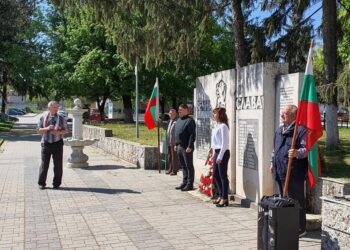 Ветово отбеляза Деня на храбростта с поднасяне на венци