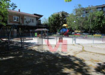 Младежите вече играят карти на новите детски площадки в Русе