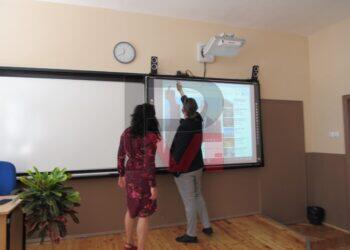 Ротарианците дариха модерен кабинет на ПГ по електротехника /ВИДЕО/