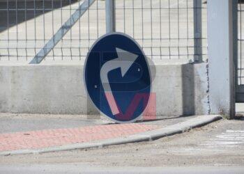 Продължава „играта на котка и мишка“ заради знаците по ул. „Потсдам“