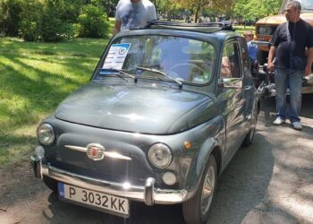Ретро автомобил от Добрич – с голямата награда на Парада в Русе/СНИМКИ/