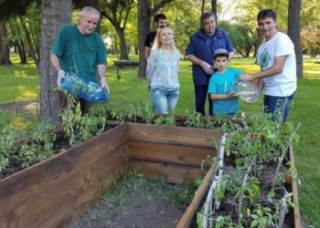 Споделена зеленчукова градина учи децата на земеделие в Русе