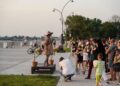 Живите статуи превърнаха кея на Русе в артистична сцена /СНИМКИ/