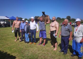 Бивш национал вдигна традиционния коч на народните борби в Глоджево