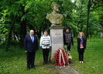Русенци и българската общност в Букурещ почетоха паметта на Христо Ботев
