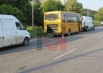 Бус се вряза в училищен автобус в Русе /ВИДЕО/