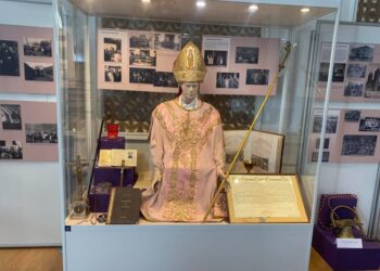 Изложба разказва в снимки и вещи за историческия път на католиците
