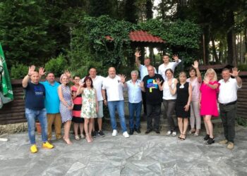 Красен Кралев и листата на ГЕРБ-СДС посрещнати с аплодисменти в Борово