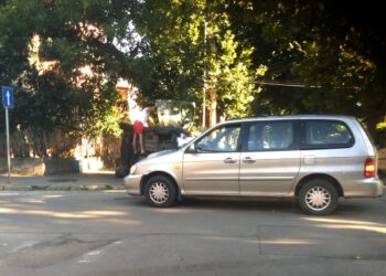 Водачка се преобърна с колата си, след като е отнела предимство
