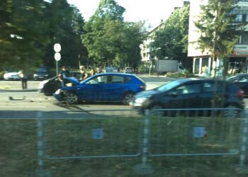 Подпийнала шофьорка се заби в спрял на червено автомобил