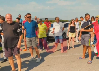 Пореден мирен протест заради лош път между Сливо поле и Кубрат /ВИДЕО/